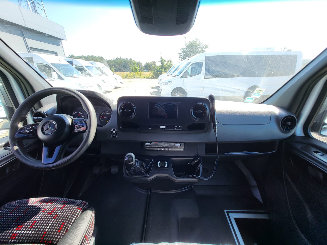 Sprinter 516 CDI 24 places + 4 standing - Bus interurbain: photos 5 Sprinter 516 CDI 24 places + 4 standing - Bus interurbain: photos 5