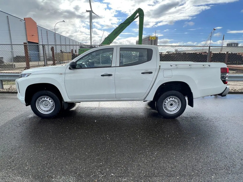 Mitsubishi L200 4x4 - 8 UNITS in WHITE 2.5 D GL Double Cab - EURO 2 - NEW!! Ready for work!!!** - Pick-up, Utilitaire double cabine: photos 1 Mitsubishi L200 4x4 - 8 UNITS in WHITE 2.5 D GL Double Cab - EURO 2 - NEW!! Ready for work!!!** - Pick-up, Utilitaire double cabine: photos 1