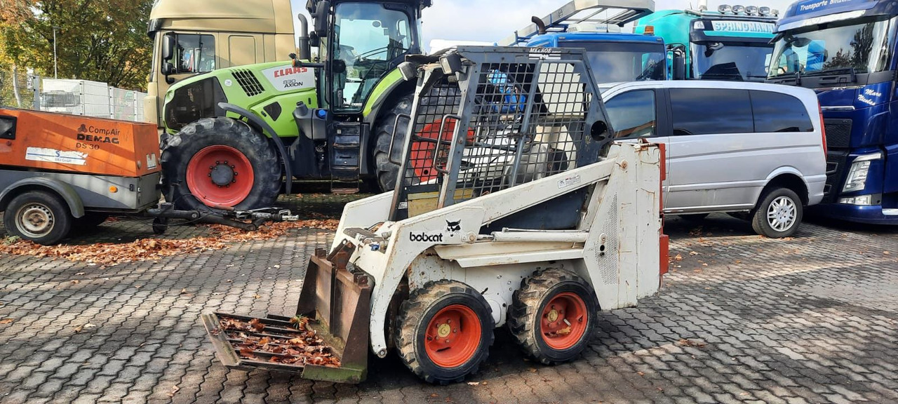 Bobcat 443 4x4 Radlader - Chargeuse sur pneus: photos 1 Bobcat 443 4x4 Radlader - Chargeuse sur pneus: photos 1