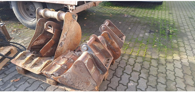 Kubota Löffel für Minibagger - Godet pour pelle: photos 3 Kubota Löffel für Minibagger - Godet pour pelle: photos 3
