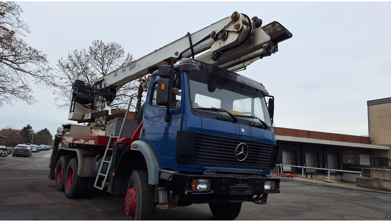 Mercedes-Benz 2629 AK Motorwagen mit Kran Dachdeckerkran6x6 - Camion grue: photos 3 Mercedes-Benz 2629 AK Motorwagen mit Kran Dachdeckerkran6x6 - Camion grue: photos 3