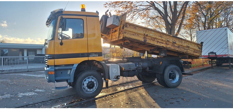 Mercedes-Benz Axor 1840 - Camion benne: photos 1 Mercedes-Benz Axor 1840 - Camion benne: photos 1