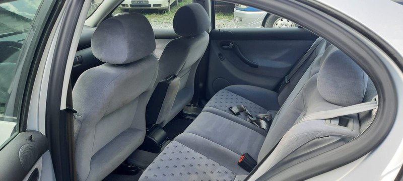 SEAT Toledo Signo 1,8 20V Autom - Berline: photos 5 SEAT Toledo Signo 1,8 20V Autom - Berline: photos 5