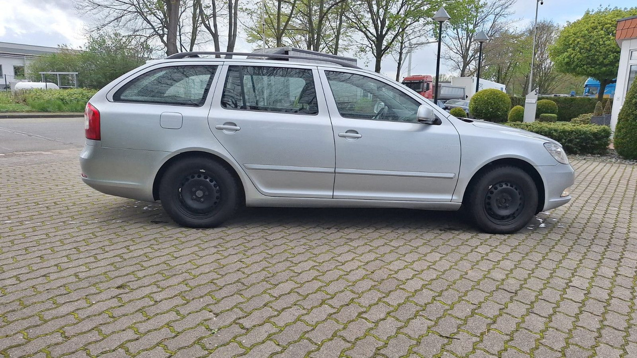 Skoda Octavia - Voiture: photos 3 Skoda Octavia - Voiture: photos 3