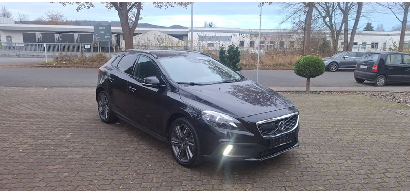 Volvo V40 Cross Country You! - Voiture à hayon: photos 1 Volvo V40 Cross Country You! - Voiture à hayon: photos 1