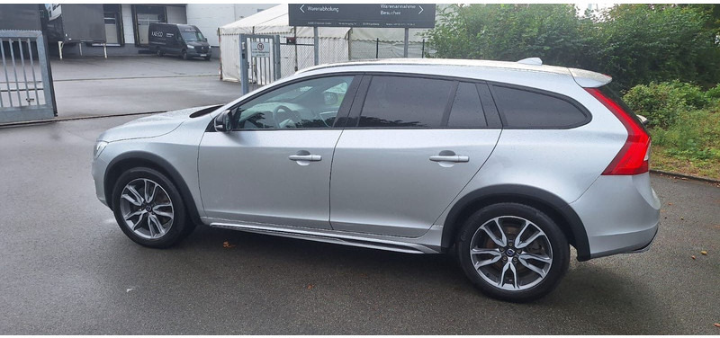 Volvo V60 Cross Country Summum AWD - Voiture break: photos 2 Volvo V60 Cross Country Summum AWD - Voiture break: photos 2
