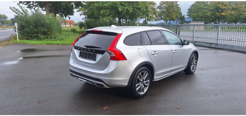 Volvo V60 Cross Country Summum AWD - Voiture break: photos 3 Volvo V60 Cross Country Summum AWD - Voiture break: photos 3