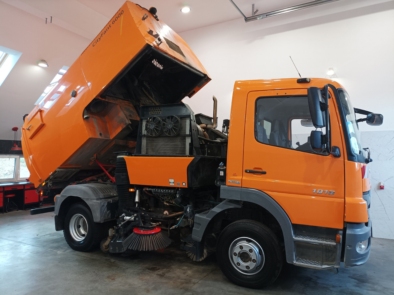 Balayeuse de voirie MERCEDES-BENZ Atego 1018 Zamiatarka Kehrmaschine BUCHER Szczotki L/R PM10 2 Silniki 2012r: photos 10