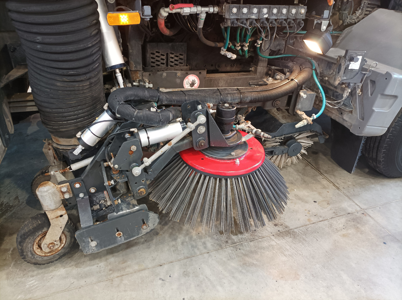 Balayeuse de voirie MERCEDES-BENZ Atego 1018 Zamiatarka Kehrmaschine BUCHER Szczotki L/R PM10 2 Silniki 2012r: photos 11
