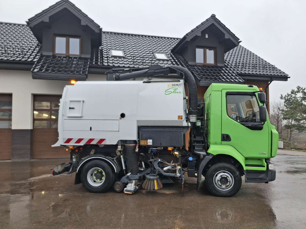 Renault Midlum 220 SEMAT Zoeller Johnston 2014r PM10 L/R 2 Motoren JCB - Balayeuse de voirie: photos 5 Renault Midlum 220 SEMAT Zoeller Johnston 2014r PM10 L/R 2 Motoren JCB - Balayeuse de voirie: photos 5