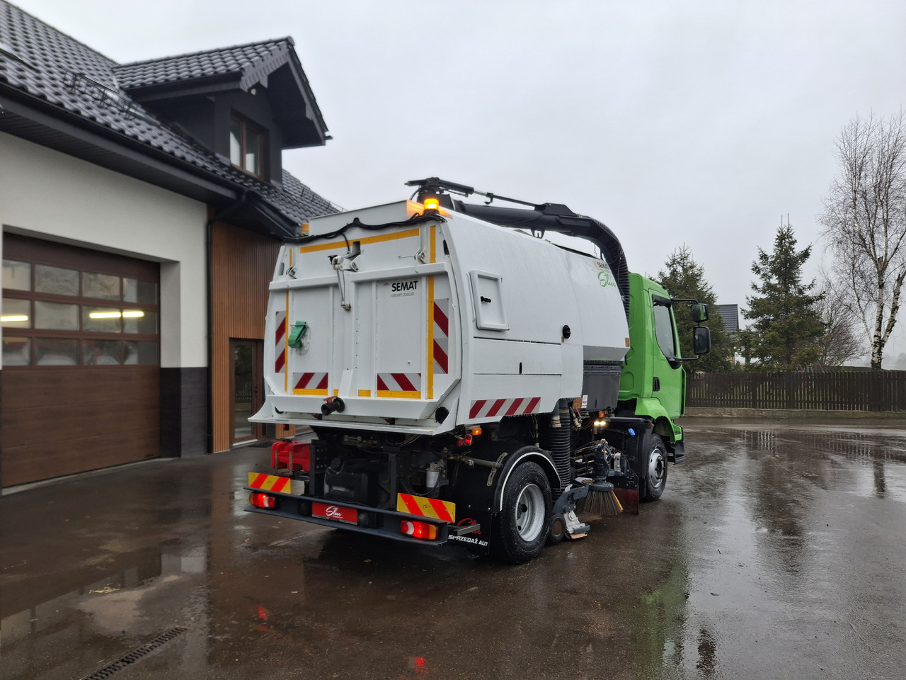 Renault Midlum 220 SEMAT Zoeller Johnston 2014r PM10 L/R 2 Motoren JCB - Balayeuse de voirie: photos 4 Renault Midlum 220 SEMAT Zoeller Johnston 2014r PM10 L/R 2 Motoren JCB - Balayeuse de voirie: photos 4