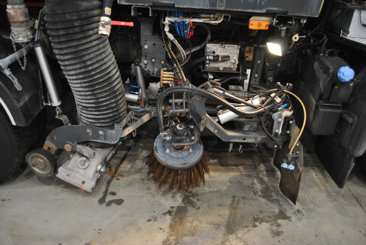 Renault Midlum 220 Zamiatarka Kehrmaschine Johnston 2014r 2770Mth Euro5 - Balayeuse de voirie: photos 5 Renault Midlum 220 Zamiatarka Kehrmaschine Johnston 2014r 2770Mth Euro5 - Balayeuse de voirie: photos 5