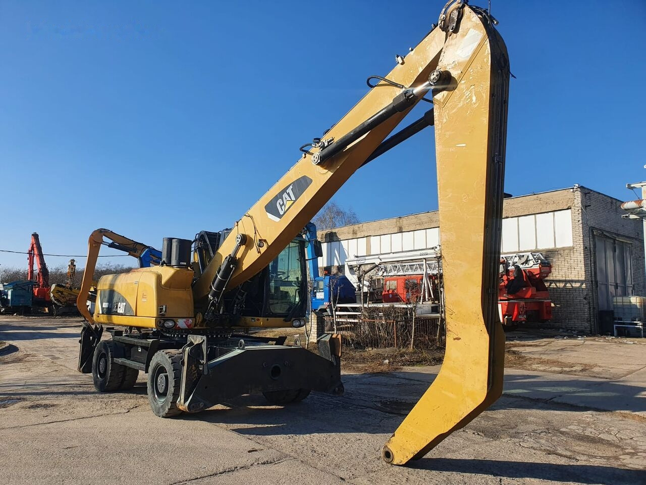 Pelle de manutention Caterpillar 318 D MH: photos 6