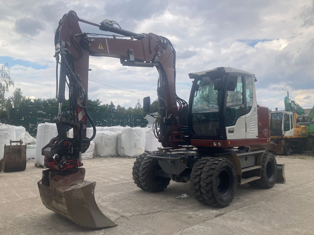 Liebherr A 912 Compact Rotator R4 - Pelle sur pneus: photos 3 Liebherr A 912 Compact Rotator R4 - Pelle sur pneus: photos 3