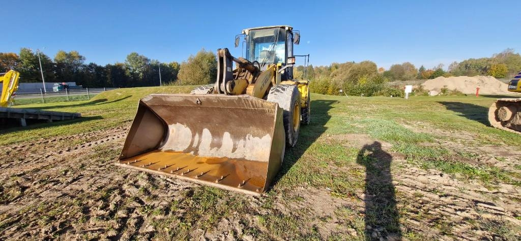 New Holland W 190 B  - Chargeuse sur pneus: photos 1 New Holland W 190 B  - Chargeuse sur pneus: photos 1