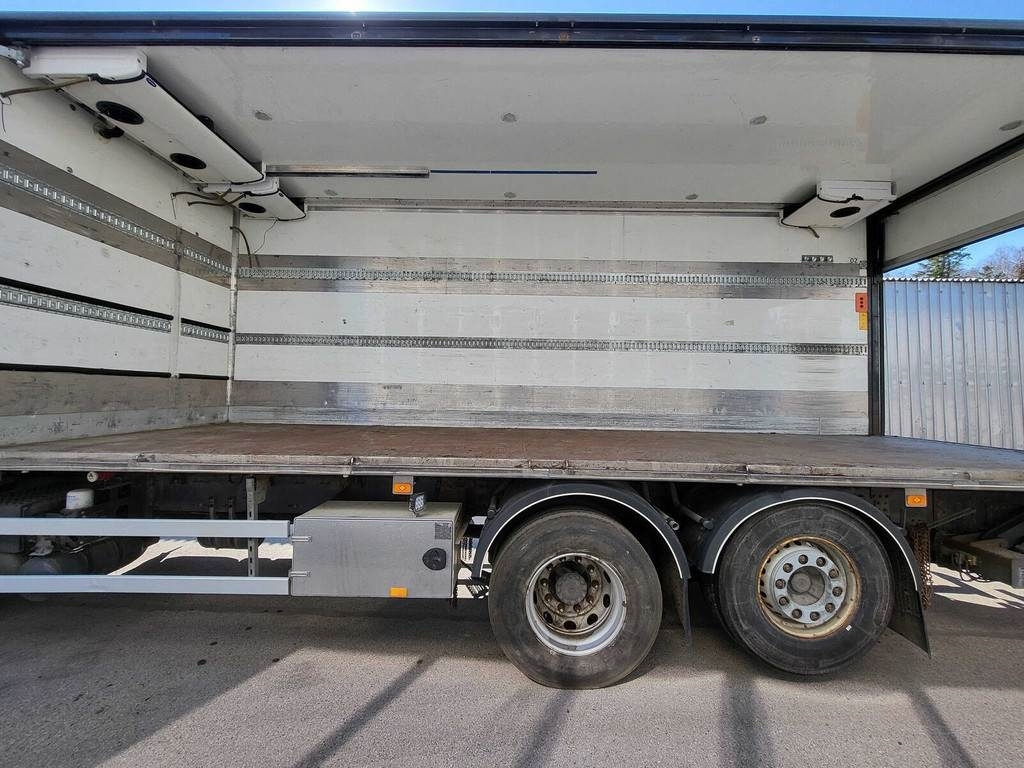 Volvo FM410 6X2 CARRIER SIDEOPENING - Camion frigorifique: photos 2 Volvo FM410 6X2 CARRIER SIDEOPENING - Camion frigorifique: photos 2