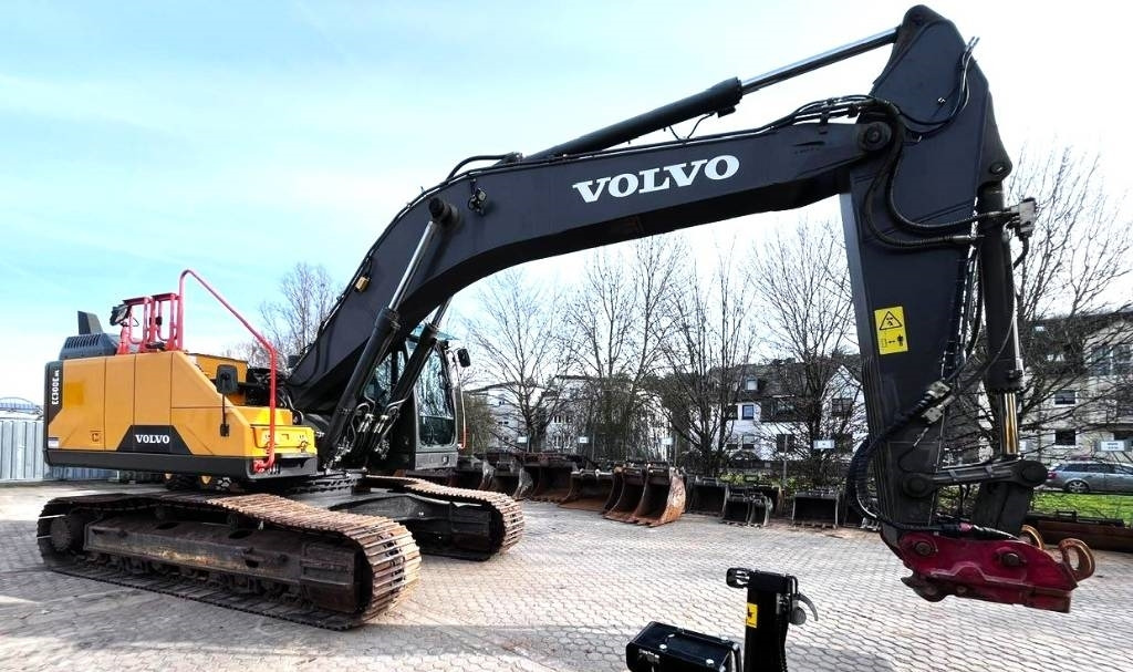 Volvo EC 300 E - Pelle sur chenille: photos 3 Volvo EC 300 E - Pelle sur chenille: photos 3