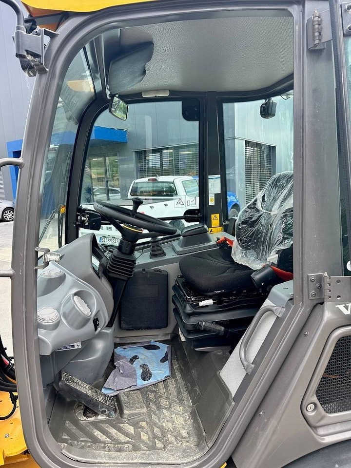 Chargeuse sur pneus Volvo L 25 Electric: photos 6 Chargeuse sur pneus Volvo L 25 Electric: photos 6
