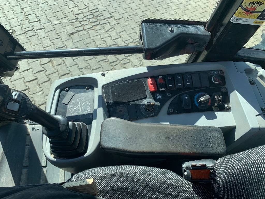 Chargeuse sur pneus CAT 908M: photos 11