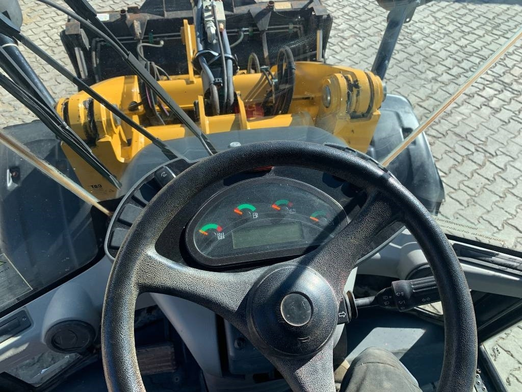 Chargeuse sur pneus CAT 908M: photos 12