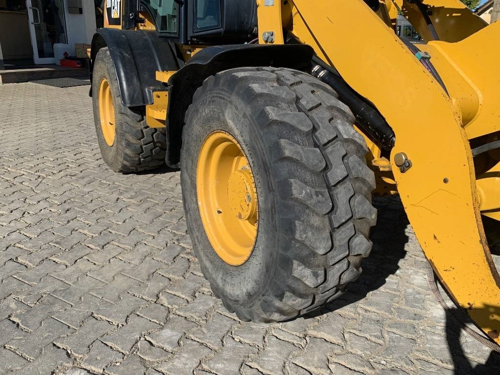 Chargeuse sur pneus CAT 908M: photos 15