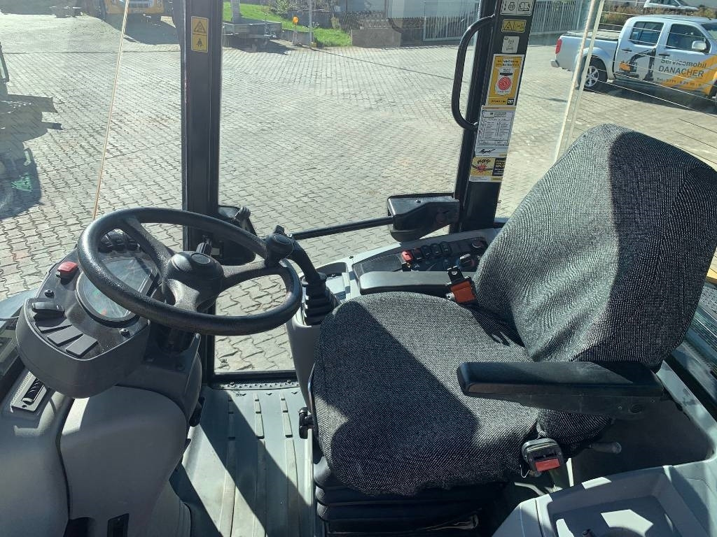 Chargeuse sur pneus CAT 908M: photos 10