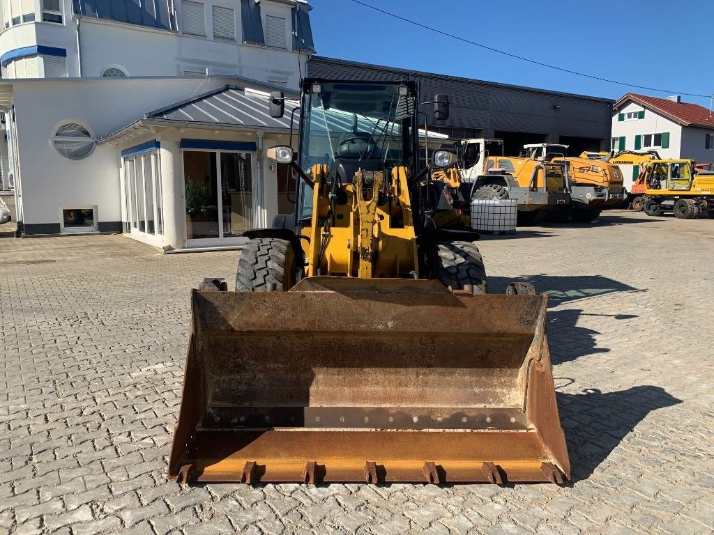 Chargeuse sur pneus CAT 908M: photos 8