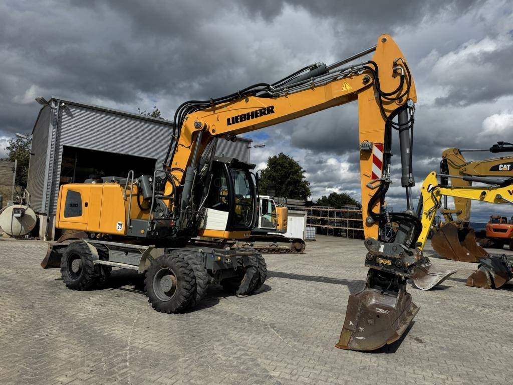 Liebherr A 920 Litronic - Pelle sur pneus: photos 1 Liebherr A 920 Litronic - Pelle sur pneus: photos 1