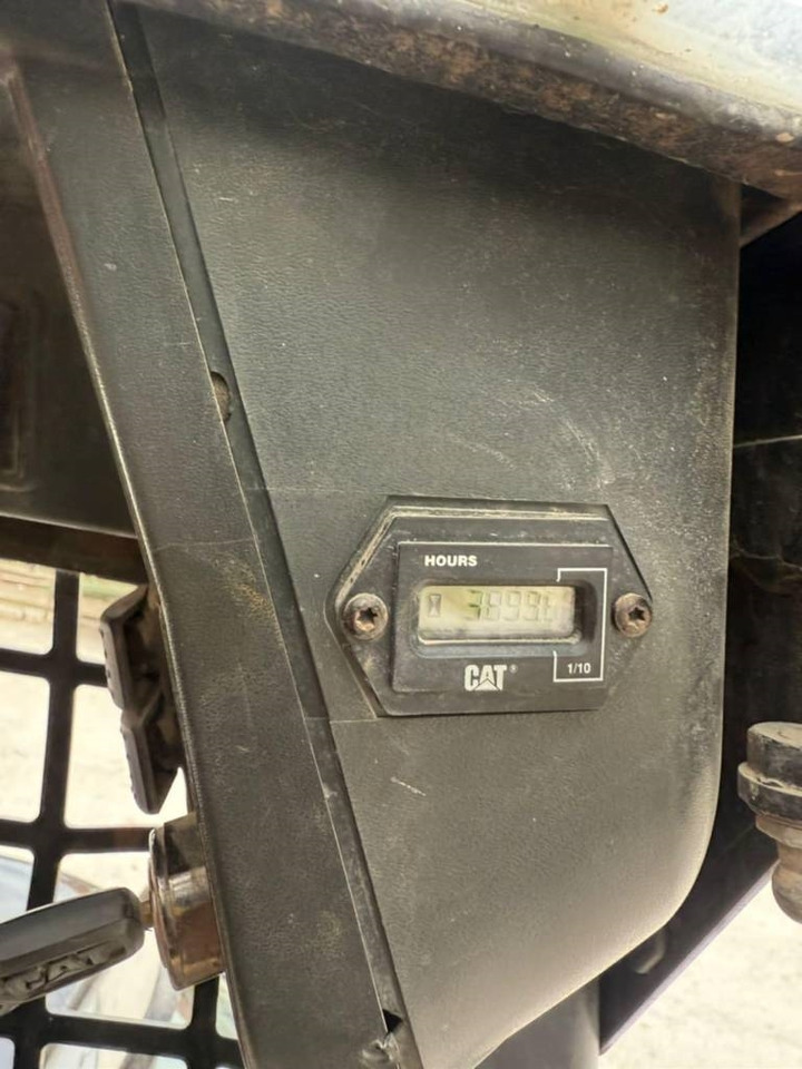 CAT 216 - Mini chargeuse: photos 4 CAT 216 - Mini chargeuse: photos 4