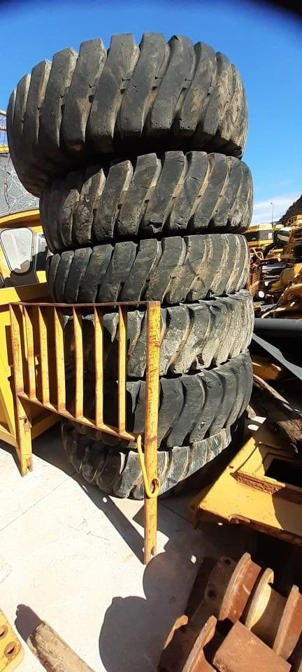 Goodyear 14.00-24  - Pneu pour Engins de chantier: photos 1 Goodyear 14.00-24  - Pneu pour Engins de chantier: photos 1