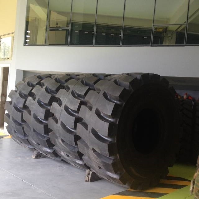 Goodyear 3565R33 L5 - Pneu pour Engins de chantier: photos 4 Goodyear 3565R33 L5 - Pneu pour Engins de chantier: photos 4