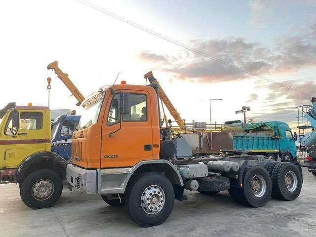 Tracteur routier Astra HD7 64.42/7 6x4: photos 11 Tracteur routier Astra HD7 64.42/7 6x4: photos 11