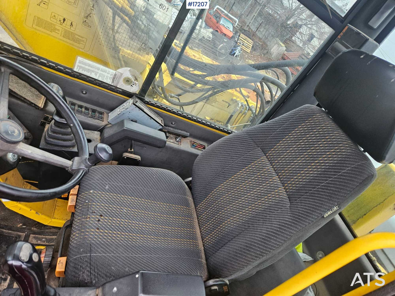 Pelle sur pneus Industry excavator COLMAR 601 (2008): photos 11