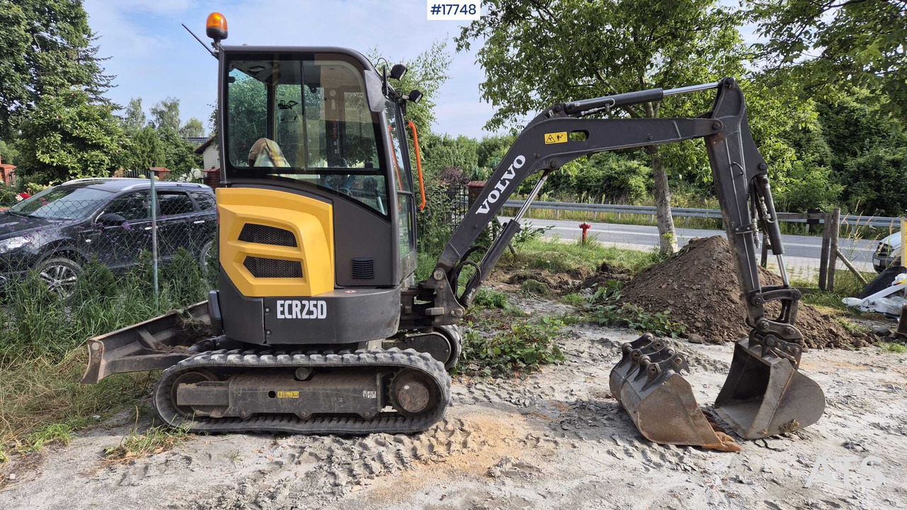 VOLVO ECR25D Mini Crawler Excavator (2021) - Mini pelle: photos 1 VOLVO ECR25D Mini Crawler Excavator (2021) - Mini pelle: photos 1