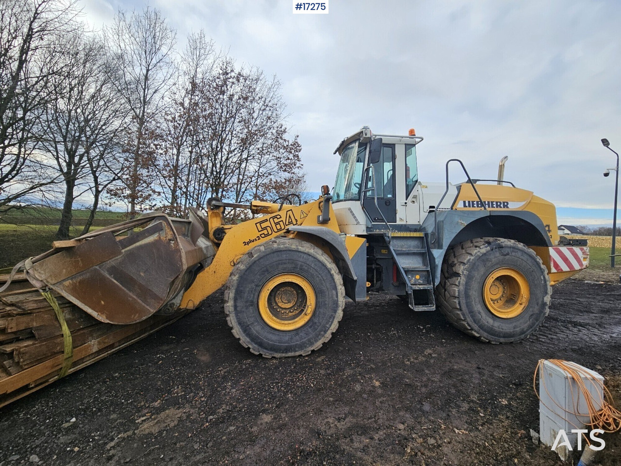 Wheel loader LIEBHERR L564 2plus2 (2004) - Chargeuse sur pneus: photos 1 Wheel loader LIEBHERR L564 2plus2 (2004) - Chargeuse sur pneus: photos 1