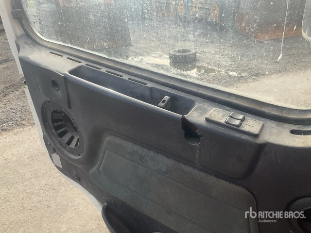 Châssis cabine 1999 Volvo FM12 8x4 Twin-Steer Cab and Chassis: photos 6