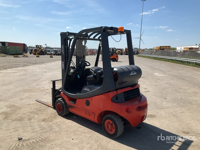 2001 Linde H20T-03 2000 kg Forklift - Chariot élévateur: photos 2 2001 Linde H20T-03 2000 kg Forklift - Chariot élévateur: photos 2