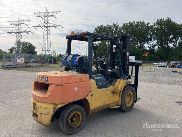 2006 Toyota 02-7FGA50 Forklift - Chariot élévateur: photos 3 2006 Toyota 02-7FGA50 Forklift - Chariot élévateur: photos 3