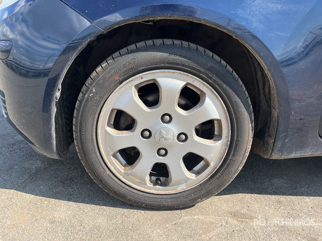 2007 Mitsubishi Colt Automobile - Voiture: photos 5 2007 Mitsubishi Colt Automobile - Voiture: photos 5