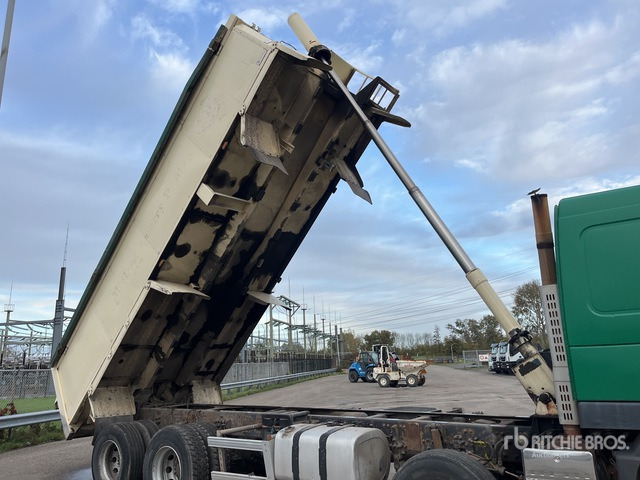 2010 Volvo FM420 8x4 Twin-Steer Sleeper Quad/A Dump Truck - Camion benne: photos 4 2010 Volvo FM420 8x4 Twin-Steer Sleeper Quad/A Dump Truck - Camion benne: photos 4