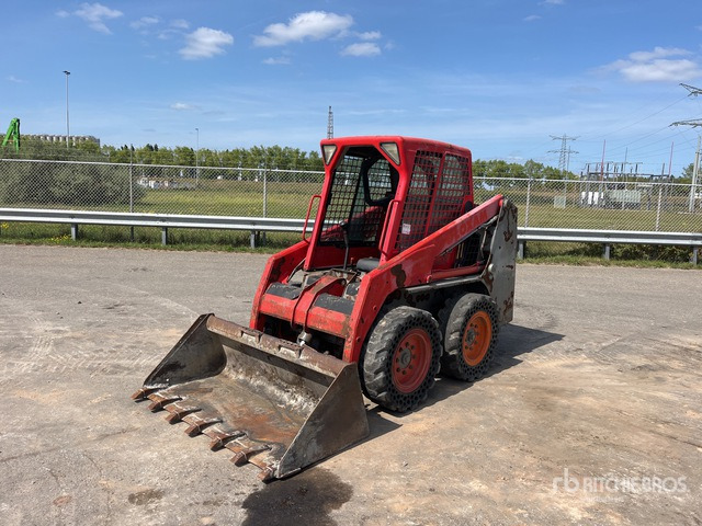 2013 Bobcat S130 Skid Steer Loader - Mini chargeuse: photos 1 2013 Bobcat S130 Skid Steer Loader - Mini chargeuse: photos 1
