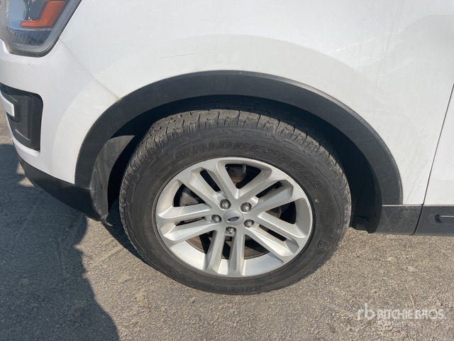2015 Ford Explorer 4WD SUV - SUV: photos 4 2015 Ford Explorer 4WD SUV - SUV: photos 4