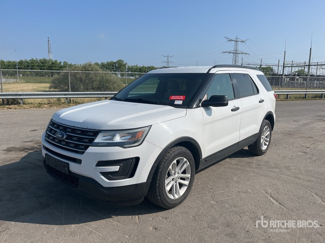 2015 Ford Explorer 4WD SUV - SUV: photos 3 2015 Ford Explorer 4WD SUV - SUV: photos 3
