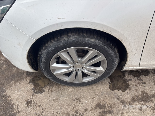 2016 Peugeot 308 Auto - Voiture: photos 5 2016 Peugeot 308 Auto - Voiture: photos 5