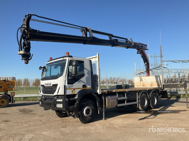 2017 Iveco AD260T 2017 Palfinger on 6x4 Flatbed Truck with Crane - Camion plateau, Camion grue: photos 1 2017 Iveco AD260T 2017 Palfinger on 6x4 Flatbed Truck with Crane - Camion plateau, Camion grue: photos 1