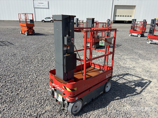 2019 Skyjack SJ12 Vertical Mast Lift - Nacelle à mât vertical: photos 2 2019 Skyjack SJ12 Vertical Mast Lift - Nacelle à mât vertical: photos 2