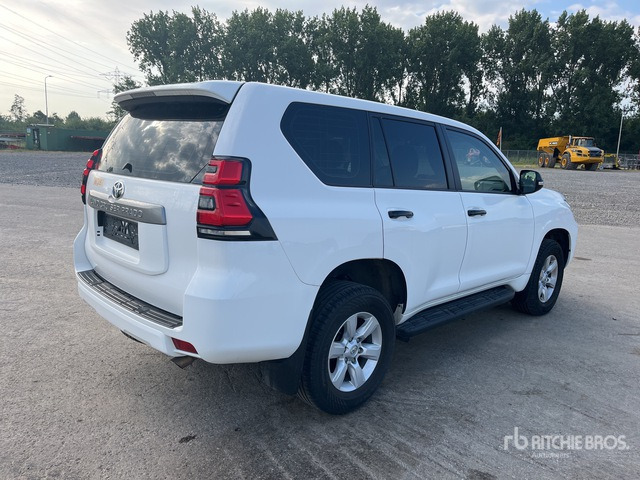 Toyota Land Cruiser SUV - SUV: photos 3 Toyota Land Cruiser SUV - SUV: photos 3