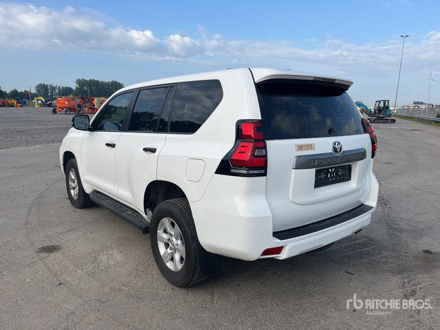Toyota Land Cruiser SUV - SUV: photos 4 Toyota Land Cruiser SUV - SUV: photos 4
