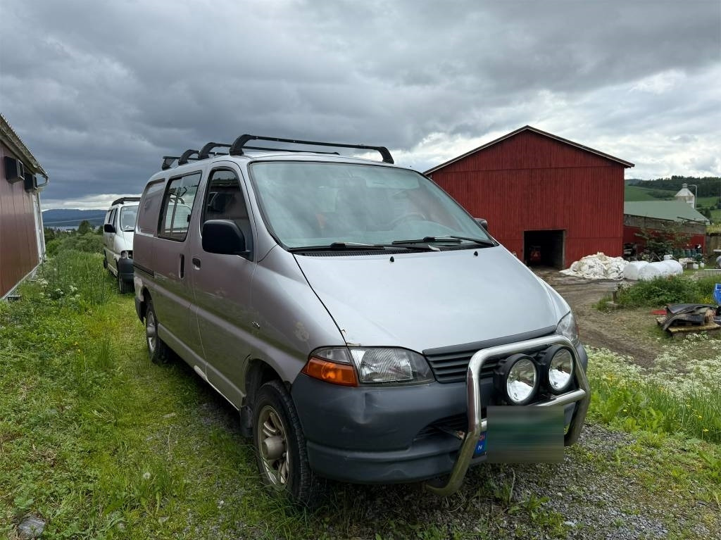 Toyota Hiace 4x4 - Fourgonnette: photos 1 Toyota Hiace 4x4 - Fourgonnette: photos 1
