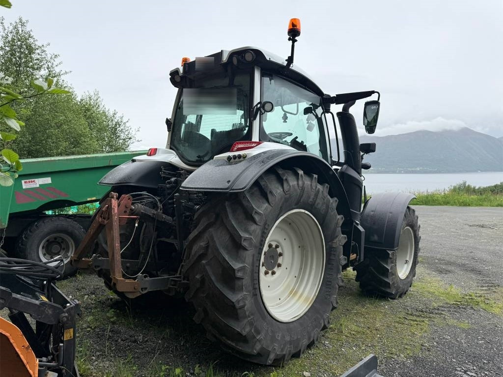 Valtra N 174 med frontlaster - Tracteur agricole: photos 3 Valtra N 174 med frontlaster - Tracteur agricole: photos 3